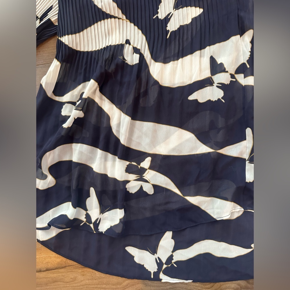 Ann Taylor L Pleated Butterfly Print Blouse Navy Ivory Long Sleeve Top - Picture 4 of 9